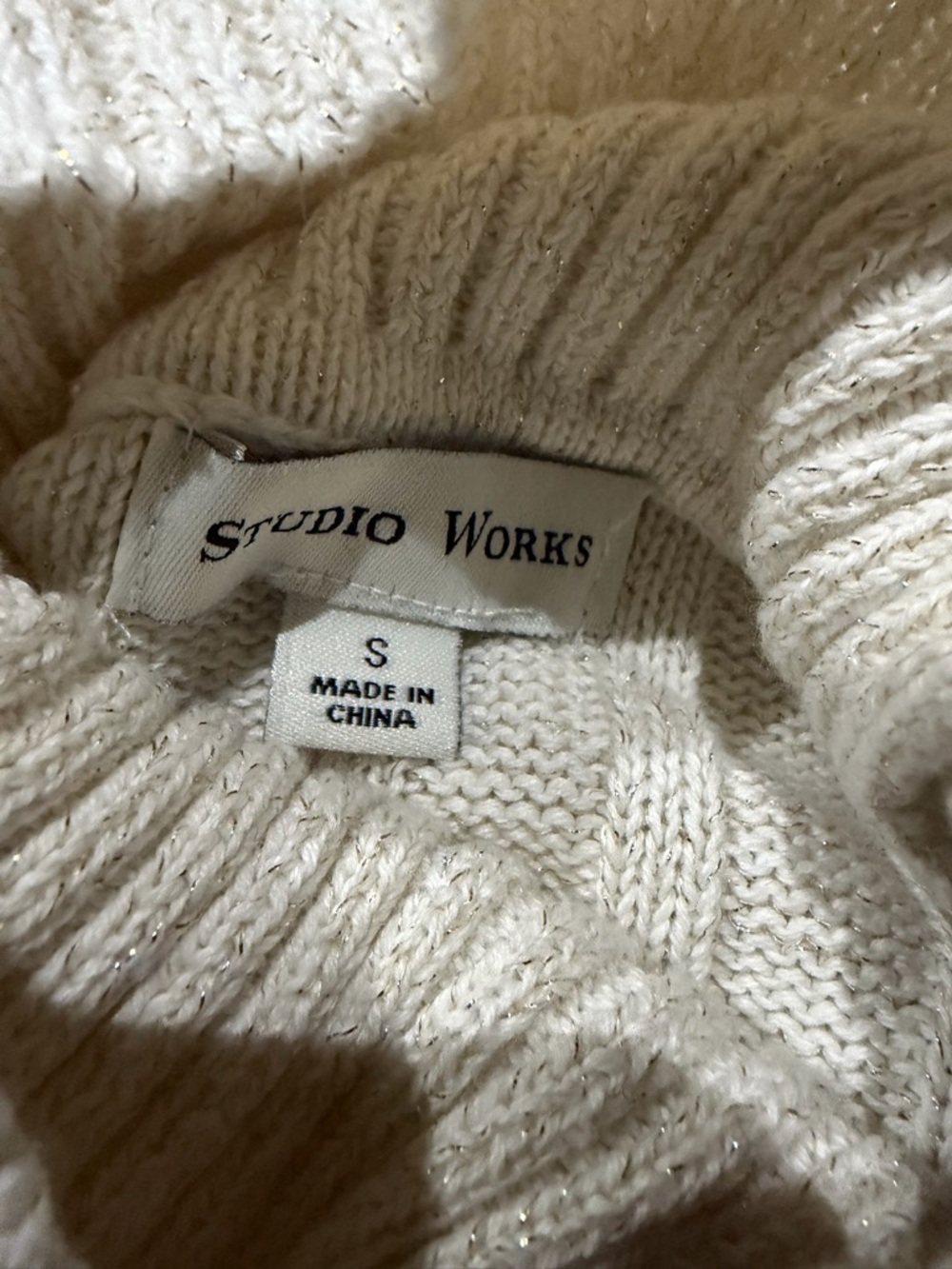 Late 90s/Y2K Studio Works 94% Cotton Cream w/Gold Metallic Thread Cable-Knit Tur - Picture 5 of 6
